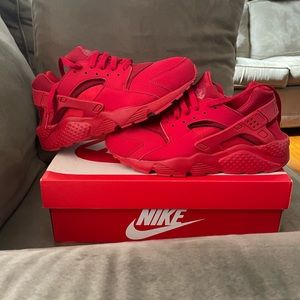 Nike Air Huaraches Size 7